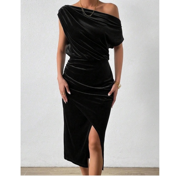 Luxe Velvet One Shoulder Ruched Party Evening Dress - Picture 5 of 8